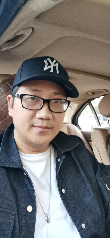 拥抱幸福的第一张照片--上杭相亲网