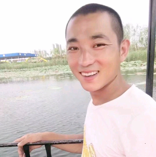 为你等候的第二张照片--上杭相亲网