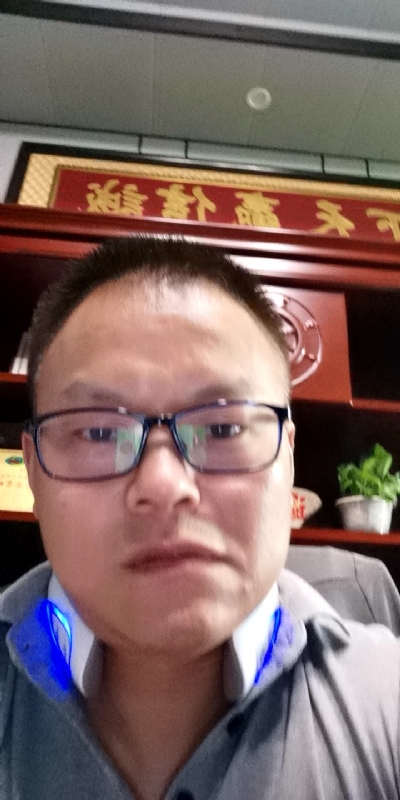 模具工匠的第一张照片--上杭相亲网