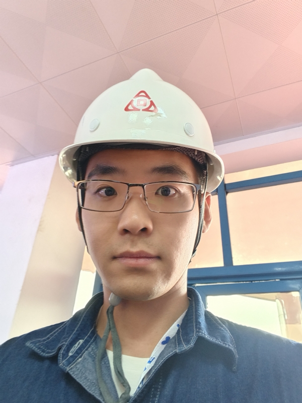 何鹏宇的第二张照片--上杭相亲网